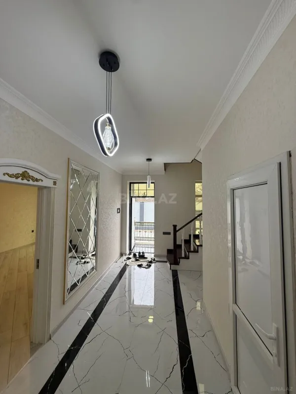 Satılır 5 otaqlı həyət evi 240 m²