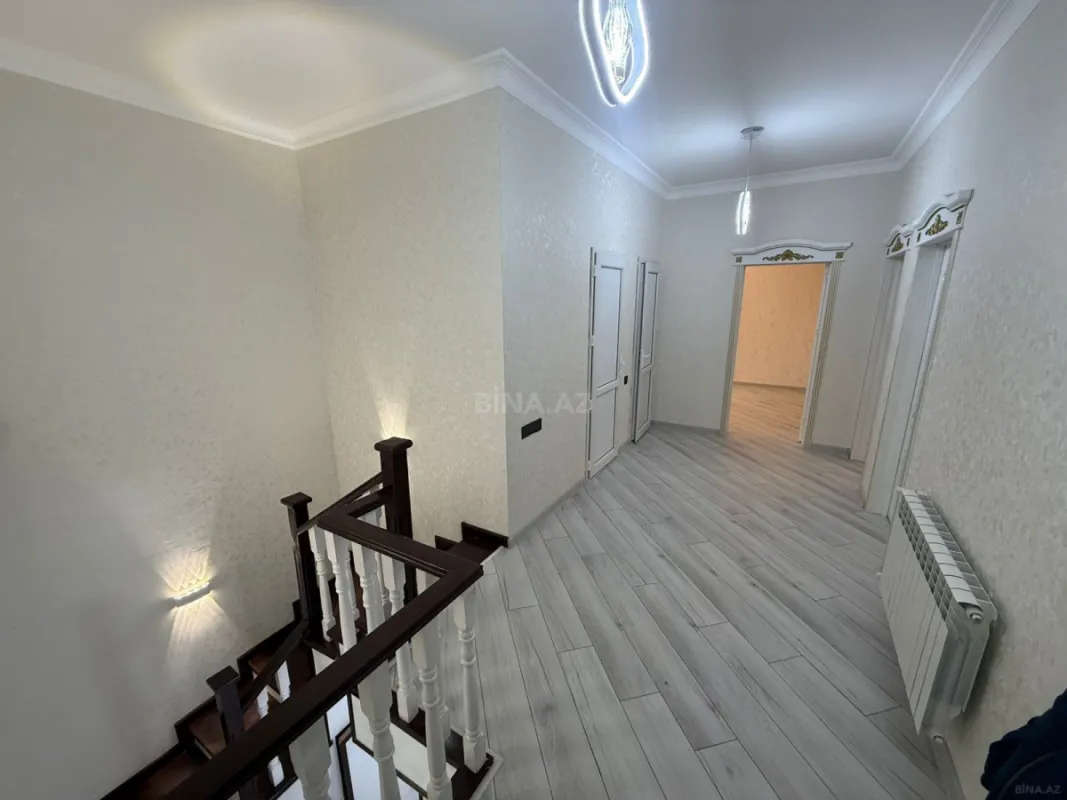 Satılır 5 otaqlı həyət evi 240 m²