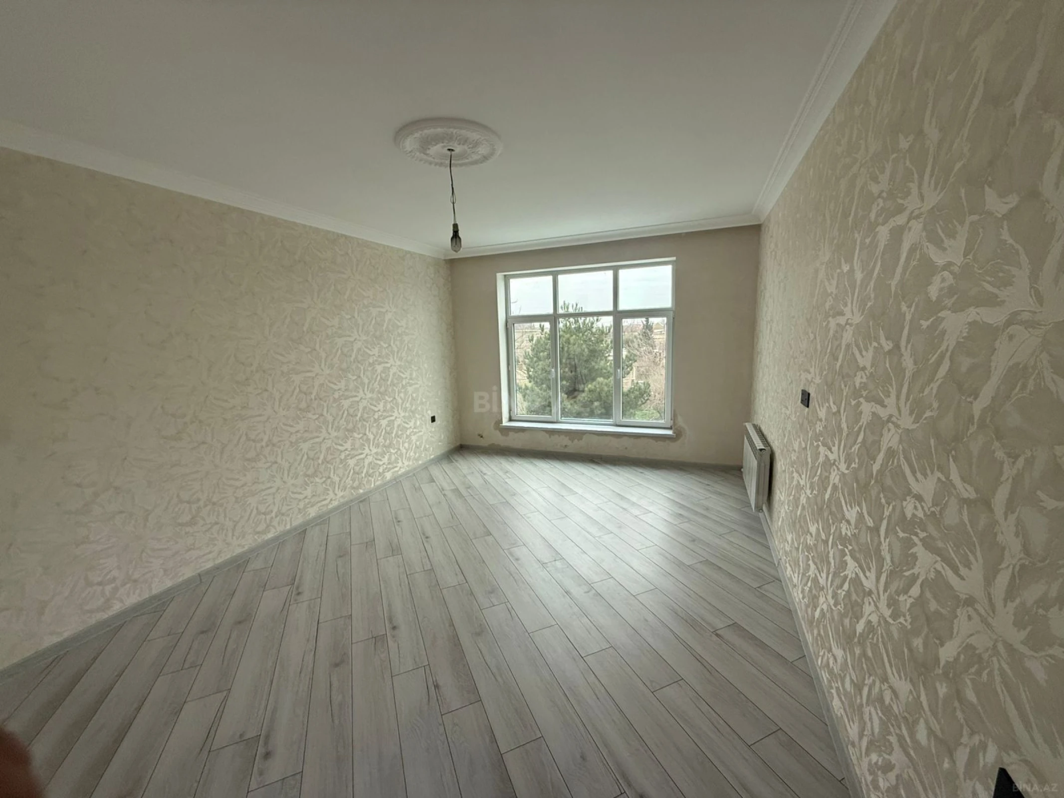 Satılır 5 otaqlı həyət evi 240 m²