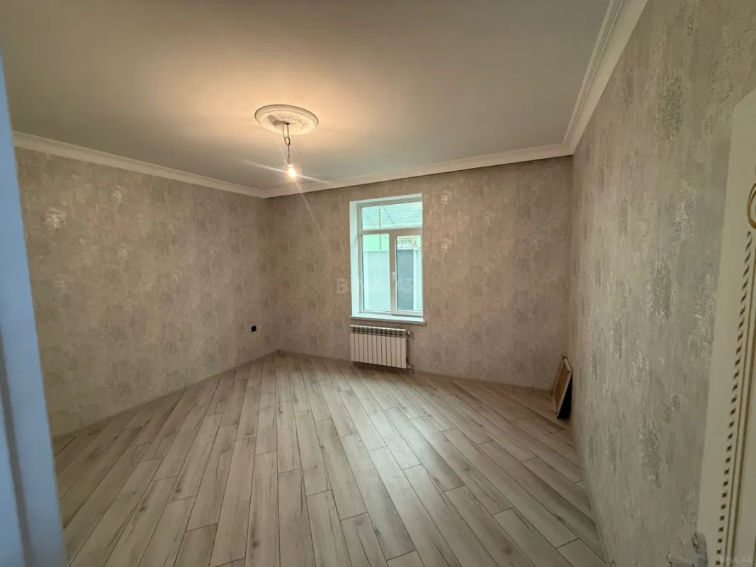 Satılır 5 otaqlı həyət evi 240 m²