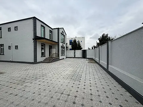Satılır 5 otaqlı həyət evi 240 m²