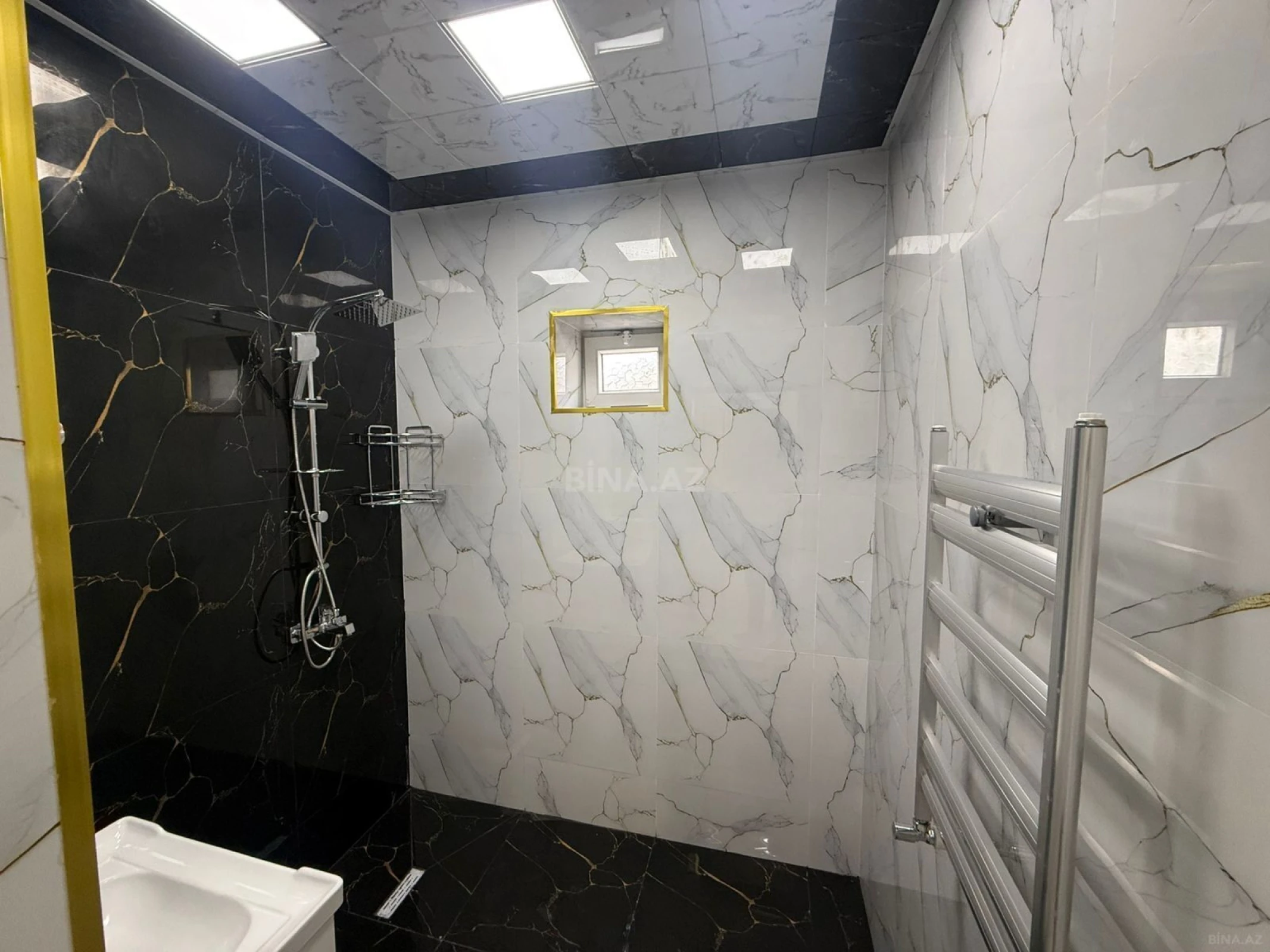 Satılır 5 otaqlı həyət evi 240 m²