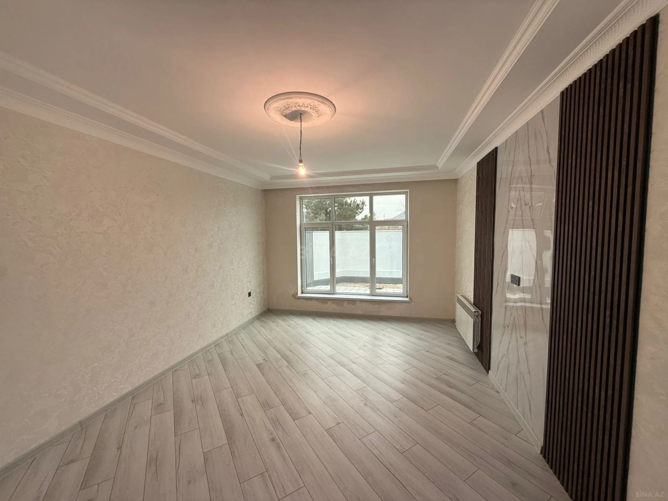 Satılır 5 otaqlı həyət evi 240 m²