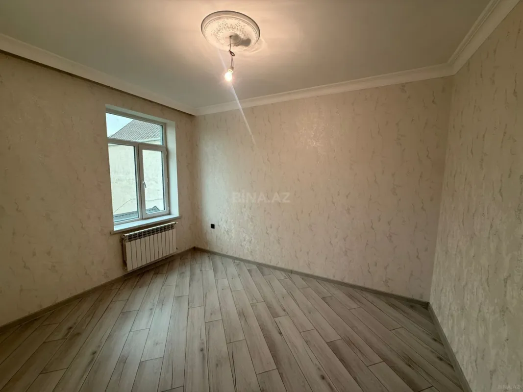 Satılır 5 otaqlı həyət evi 240 m²