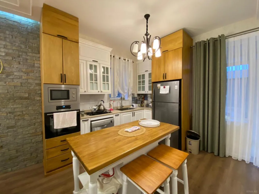 Satılır 4 otaqlı həyət evi 180 m²