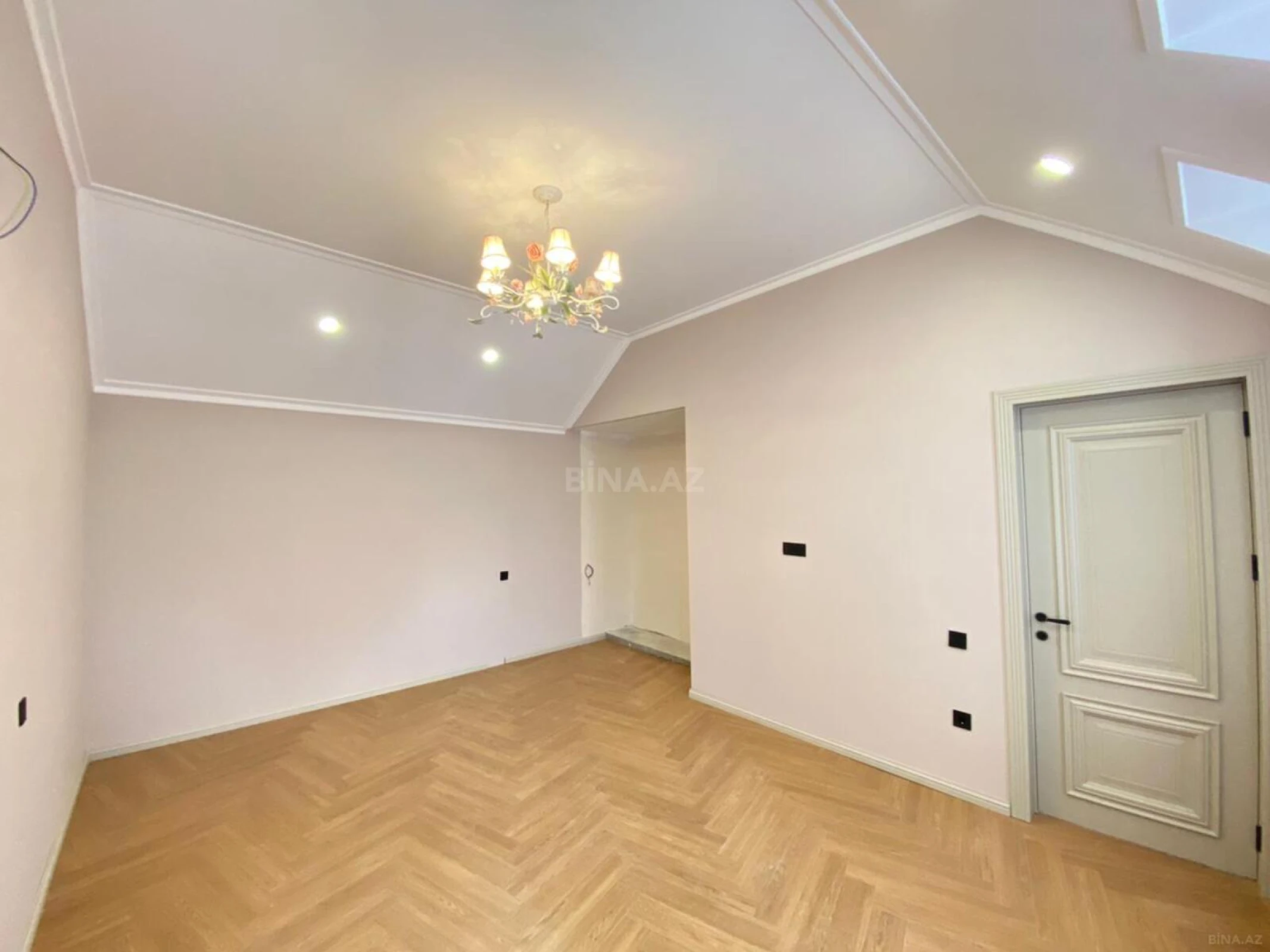 Satılır 4 otaqlı həyət evi 220 m²