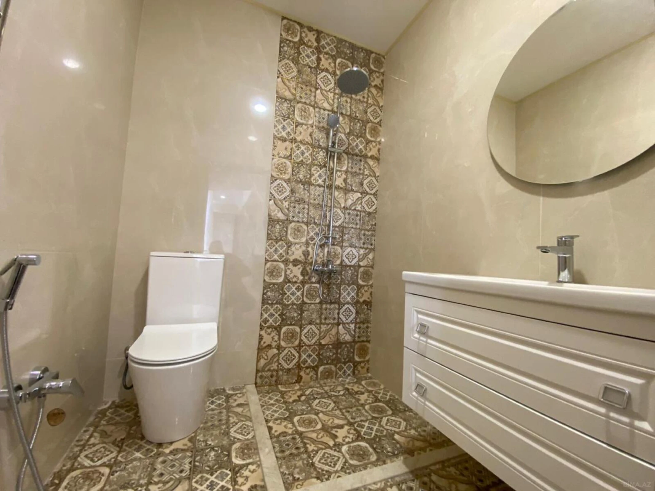 Satılır 4 otaqlı həyət evi 220 m²