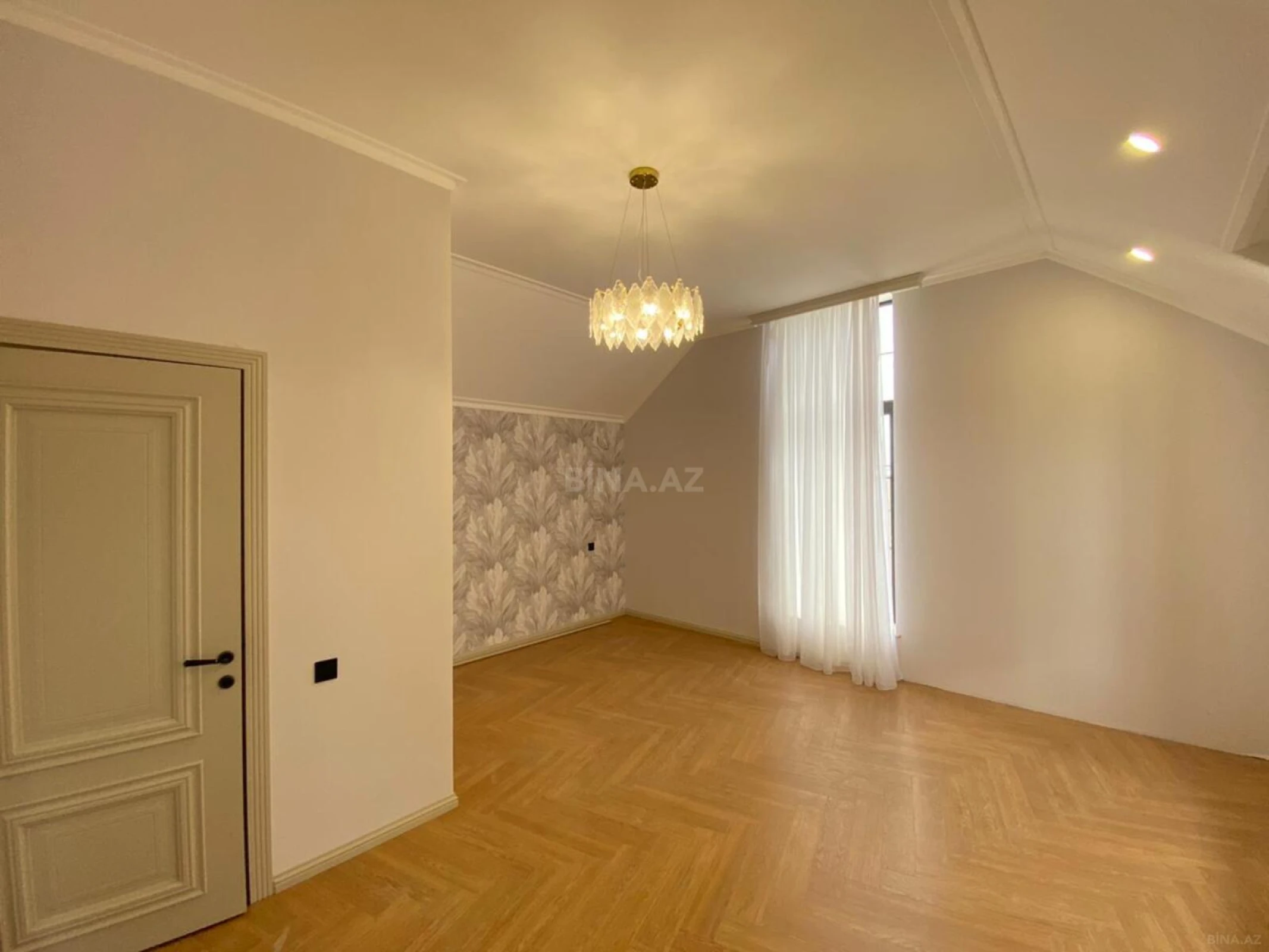 Satılır 4 otaqlı həyət evi 220 m²