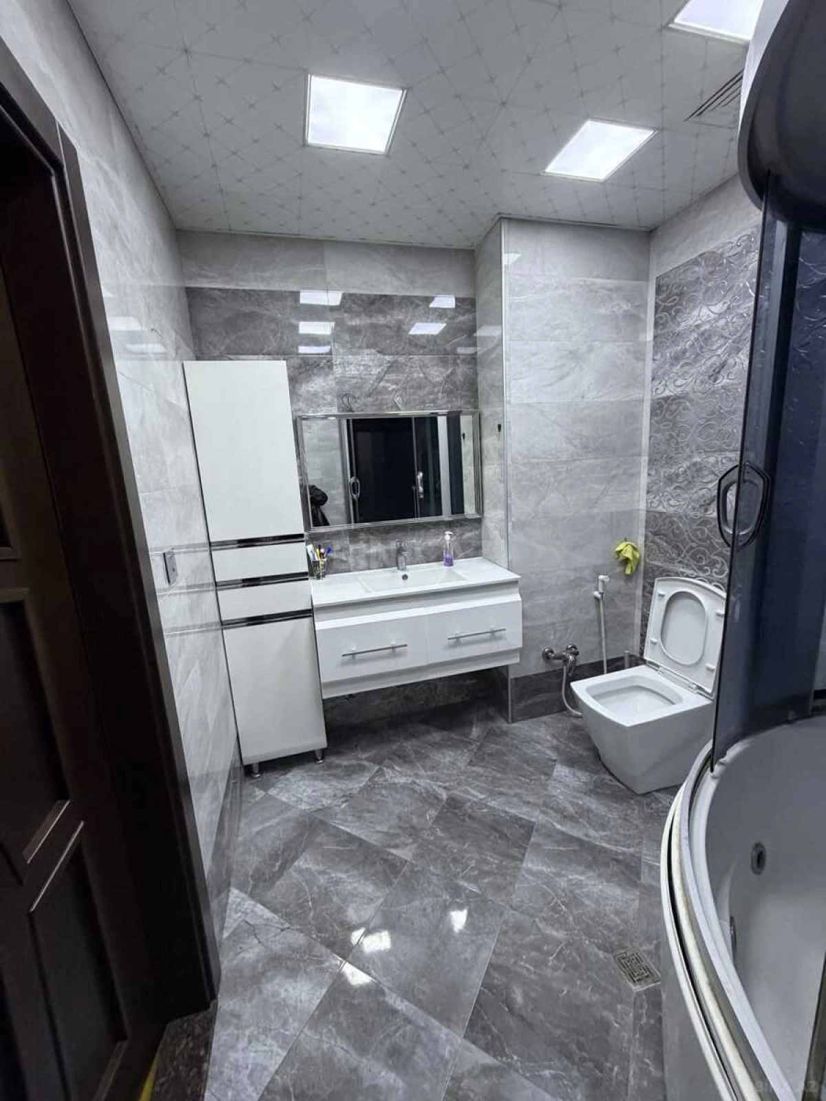 Kirayə verilir 4 otaqlı mənzil 134 m²
