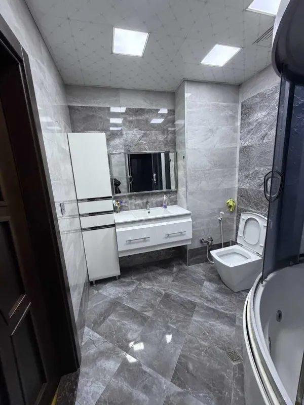 Kirayə verilir 4 otaqlı mənzil 134 m²