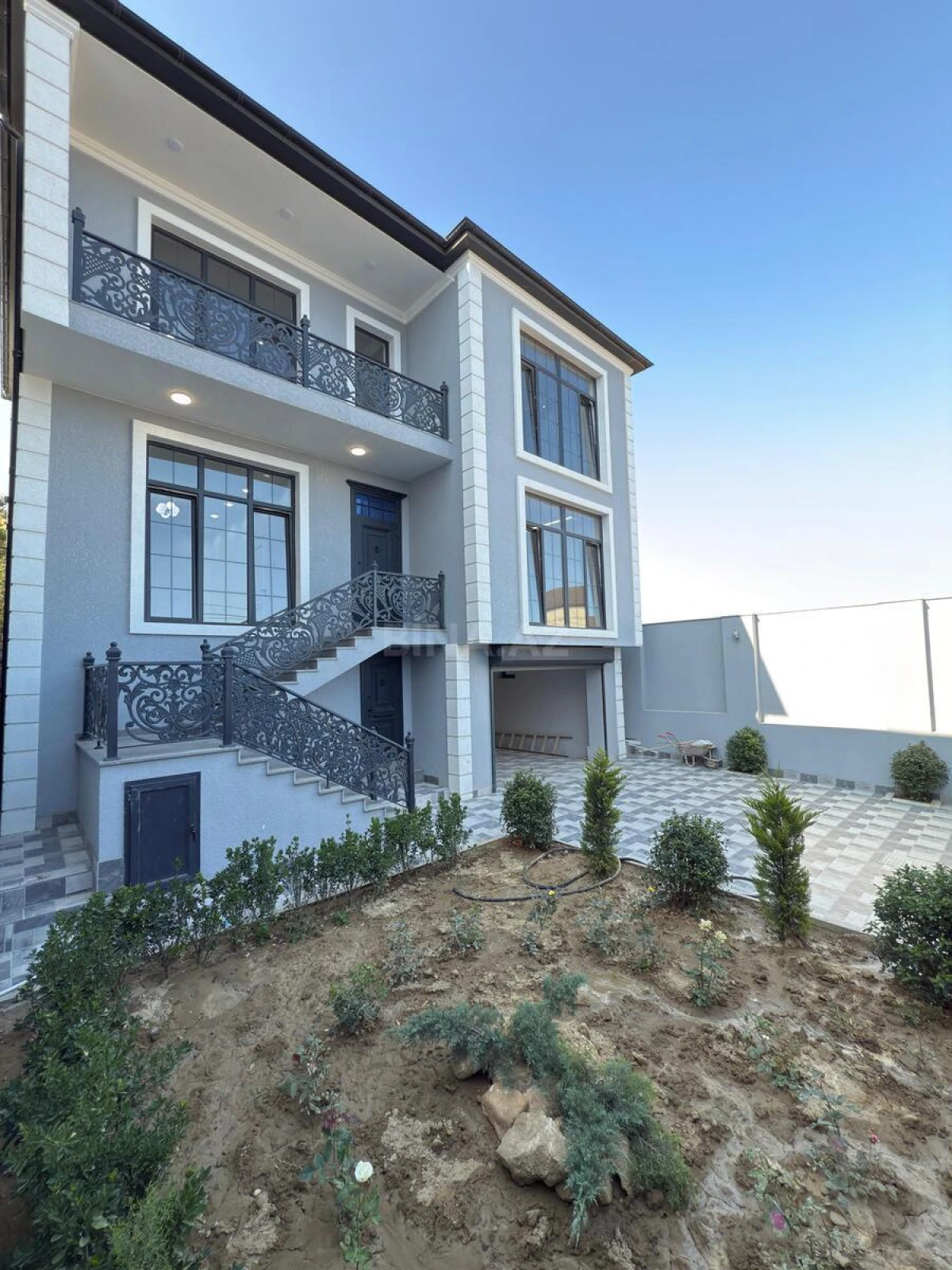 Satılır 4 otaqlı həyət evi 310 m²