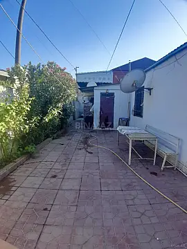 Satılır 5 otaqlı həyət evi 200 m²