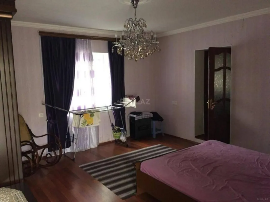 Satılır 5 otaqlı həyət evi 200 m²
