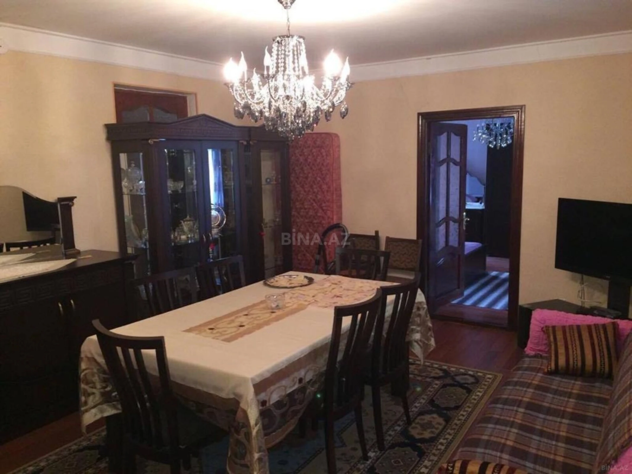 Satılır 5 otaqlı həyət evi 200 m²