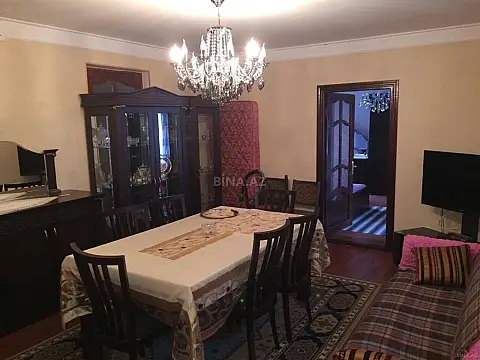 Satılır 5 otaqlı həyət evi 200 m²