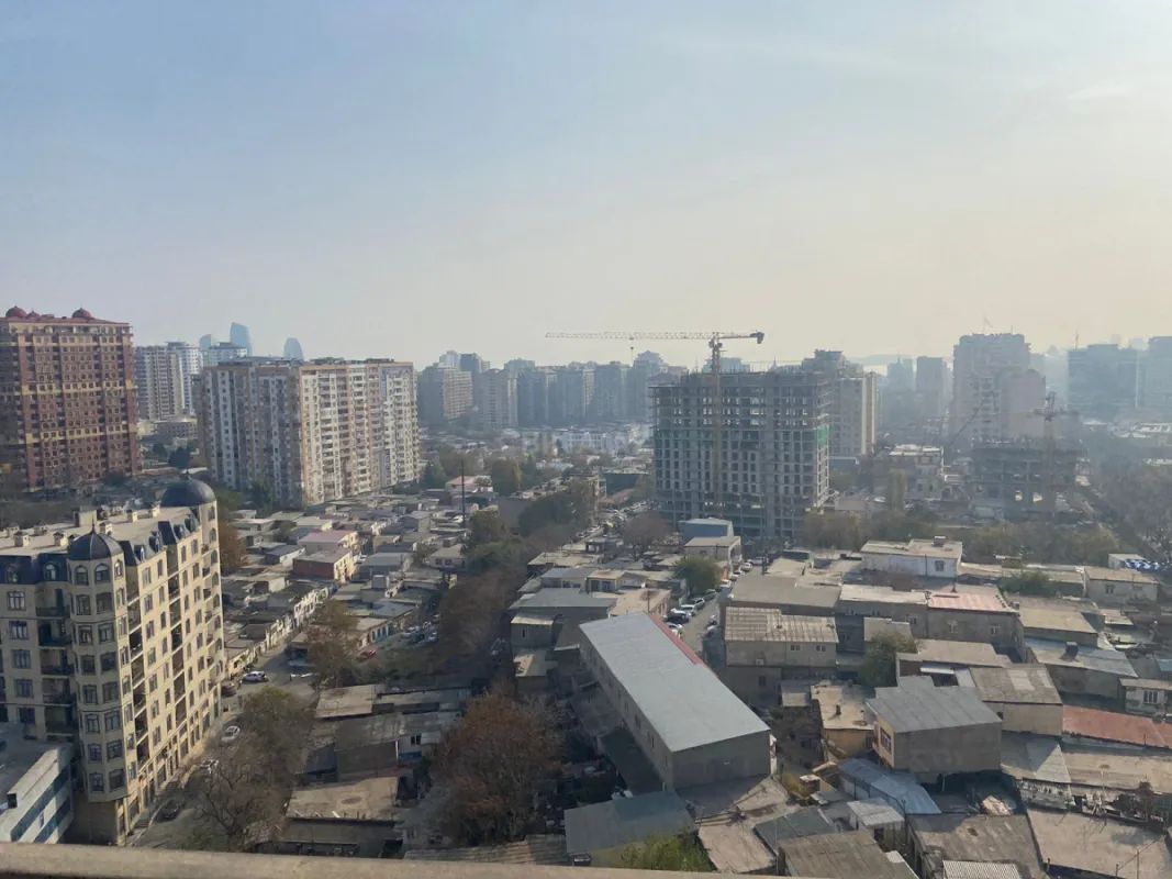 Kirayə verilir 4 otaqlı mənzil 200 m²