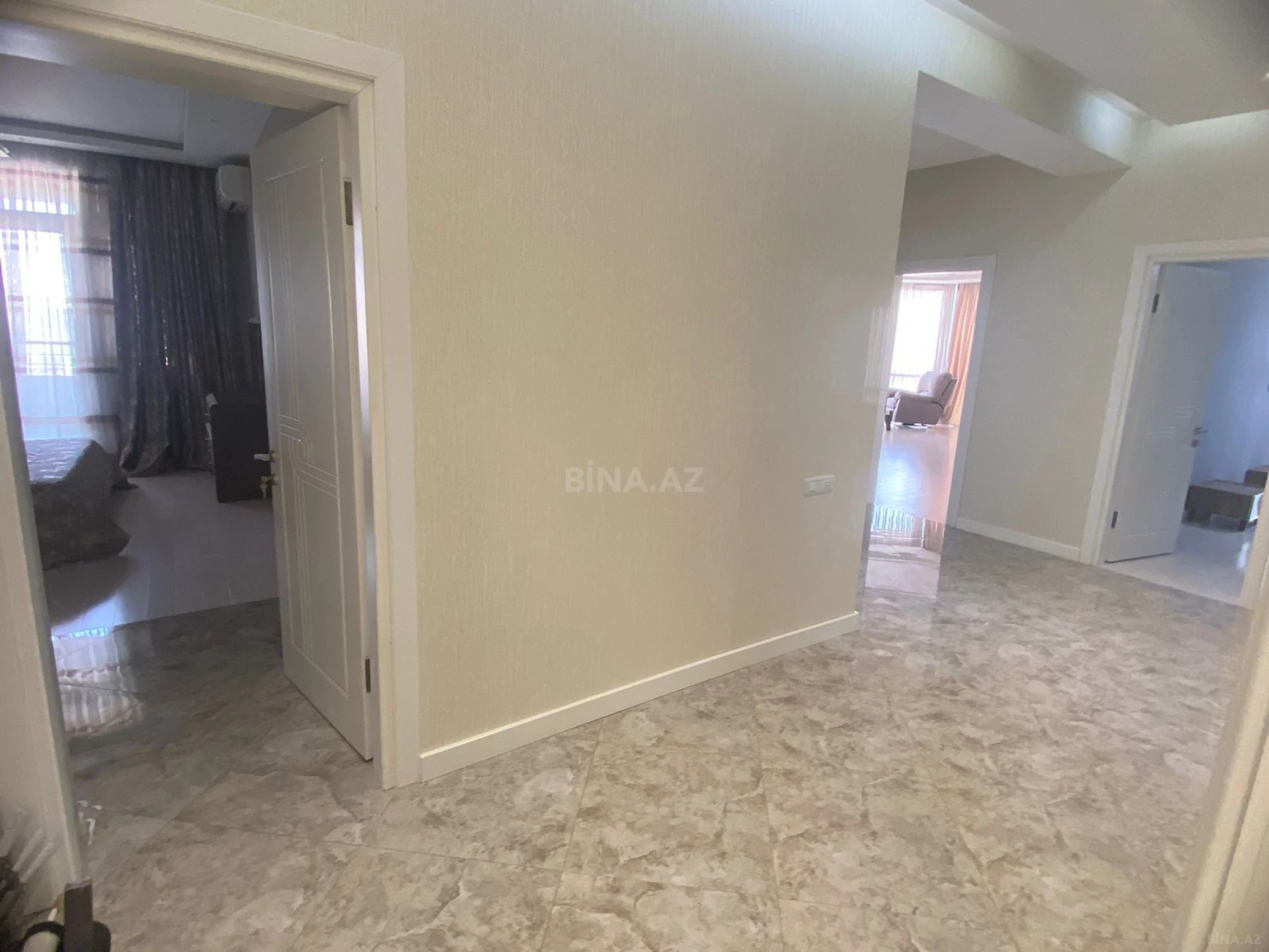 Kirayə verilir 4 otaqlı mənzil 200 m²