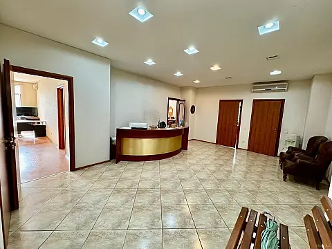 Satılır 5 otaqlı ofis 190 m²