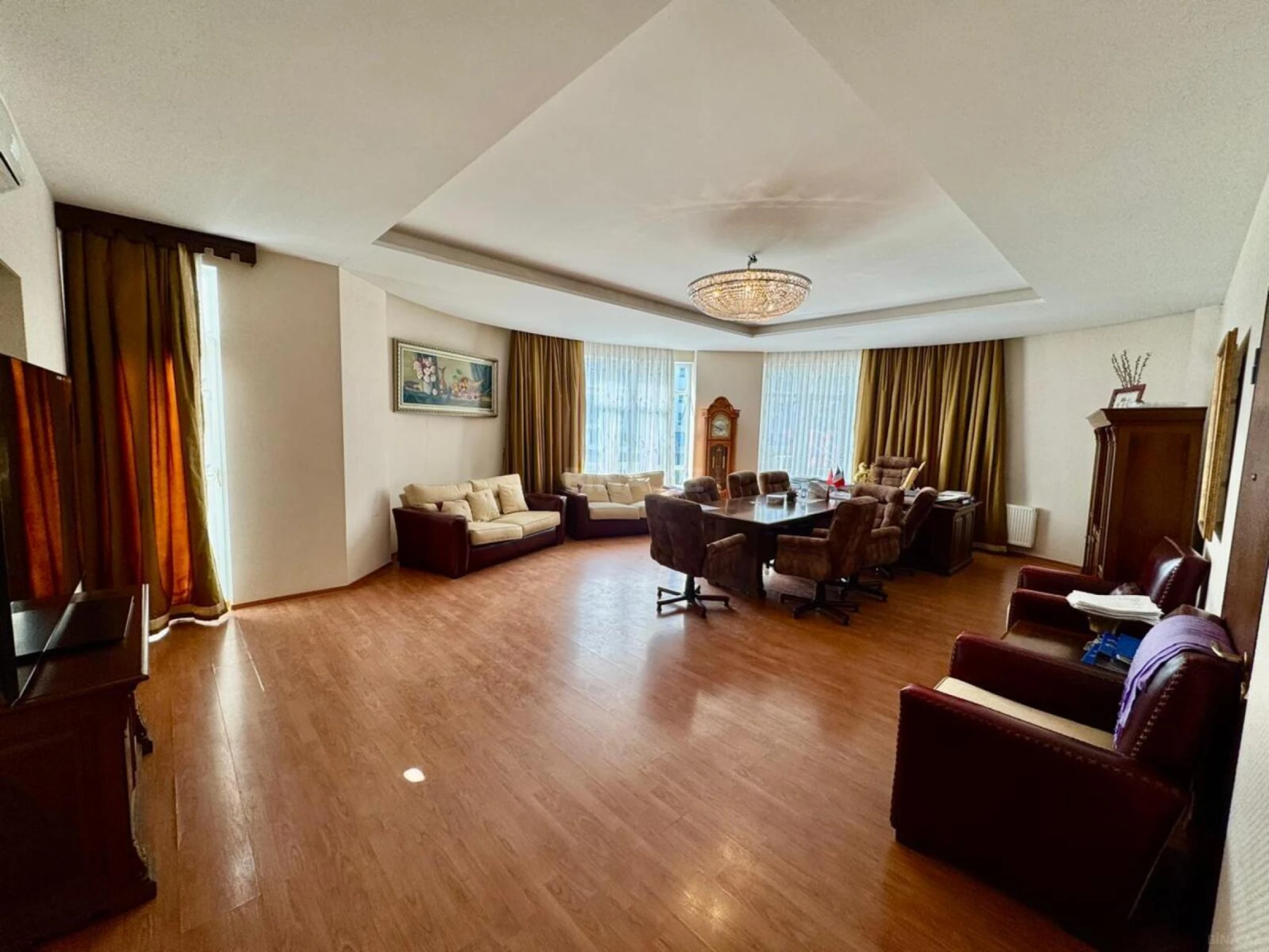 Satılır 5 otaqlı ofis 190 m²