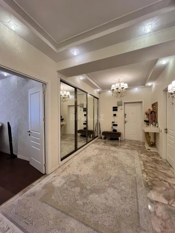 Kirayə verilir 3 otaqlı mənzil 161 m²