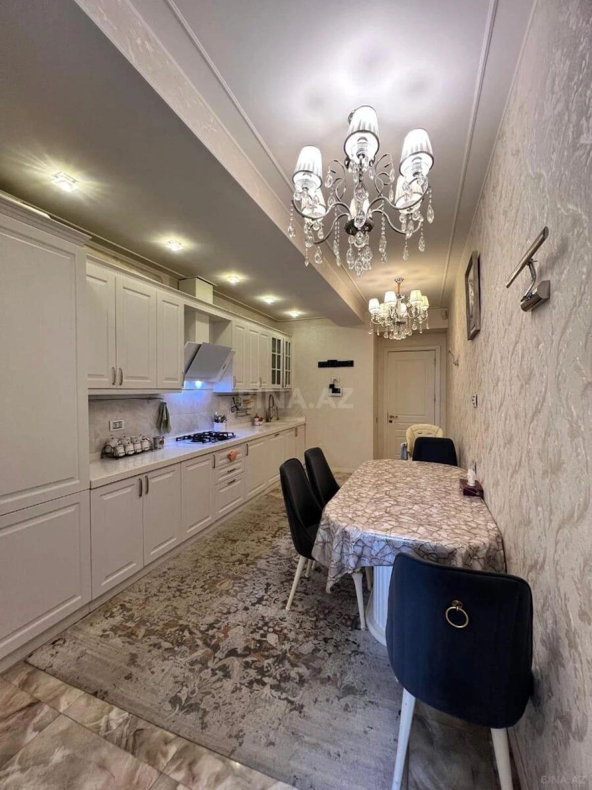 Kirayə verilir 3 otaqlı mənzil 161 m²
