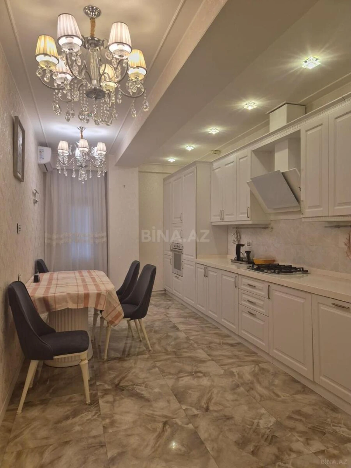 Kirayə verilir 3 otaqlı mənzil 161 m²