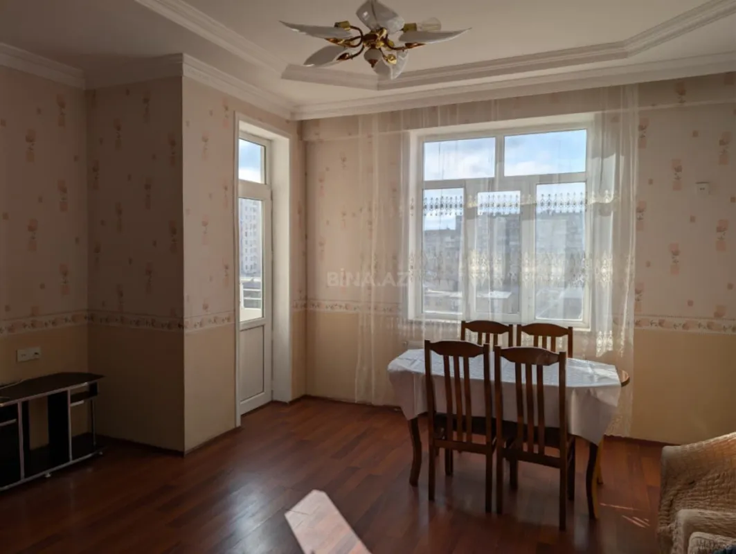 Kirayə verilir 2 otaqlı mənzil 90 m²