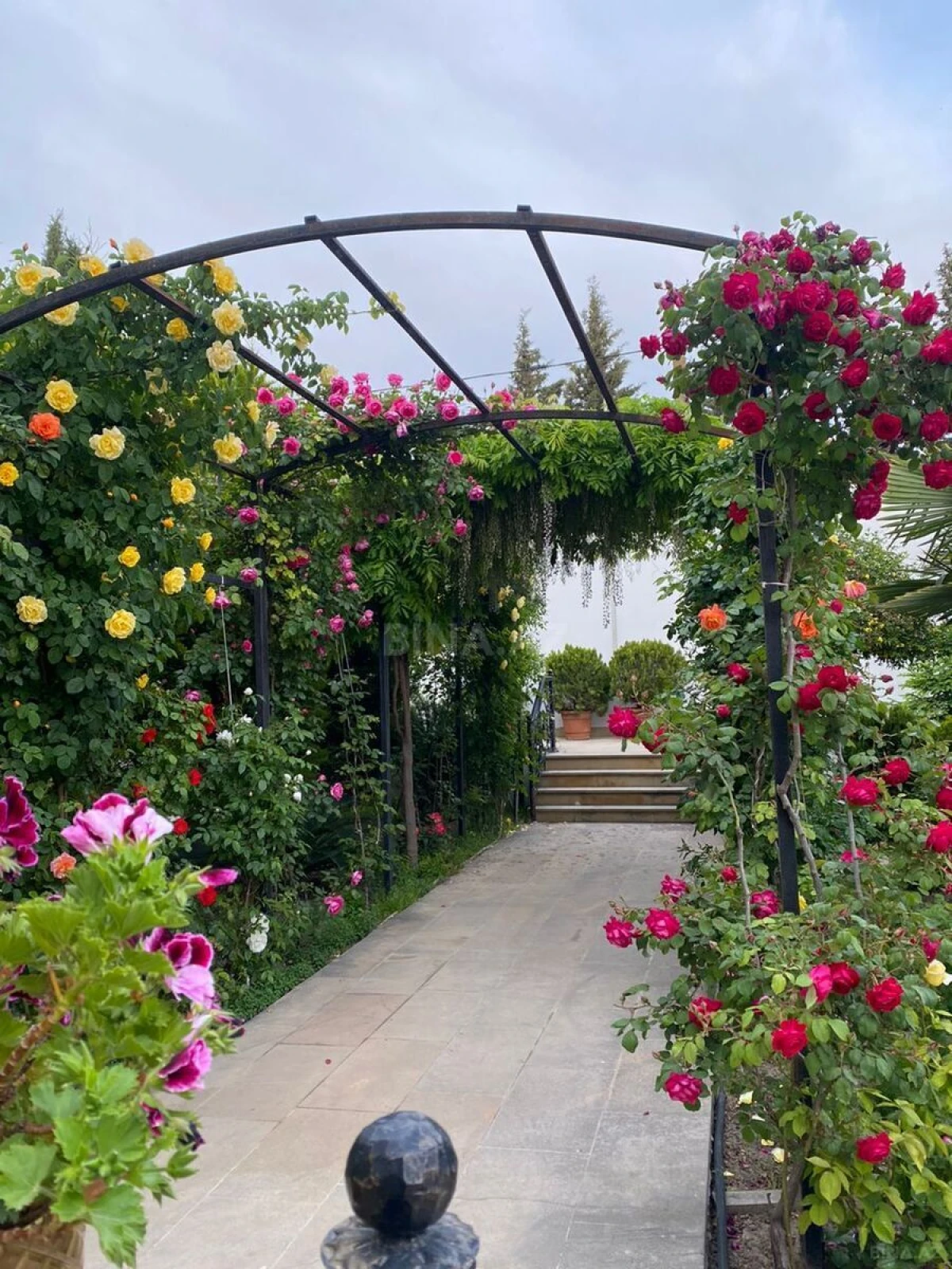 Satılır 6 otaqlı həyət evi 450 m²