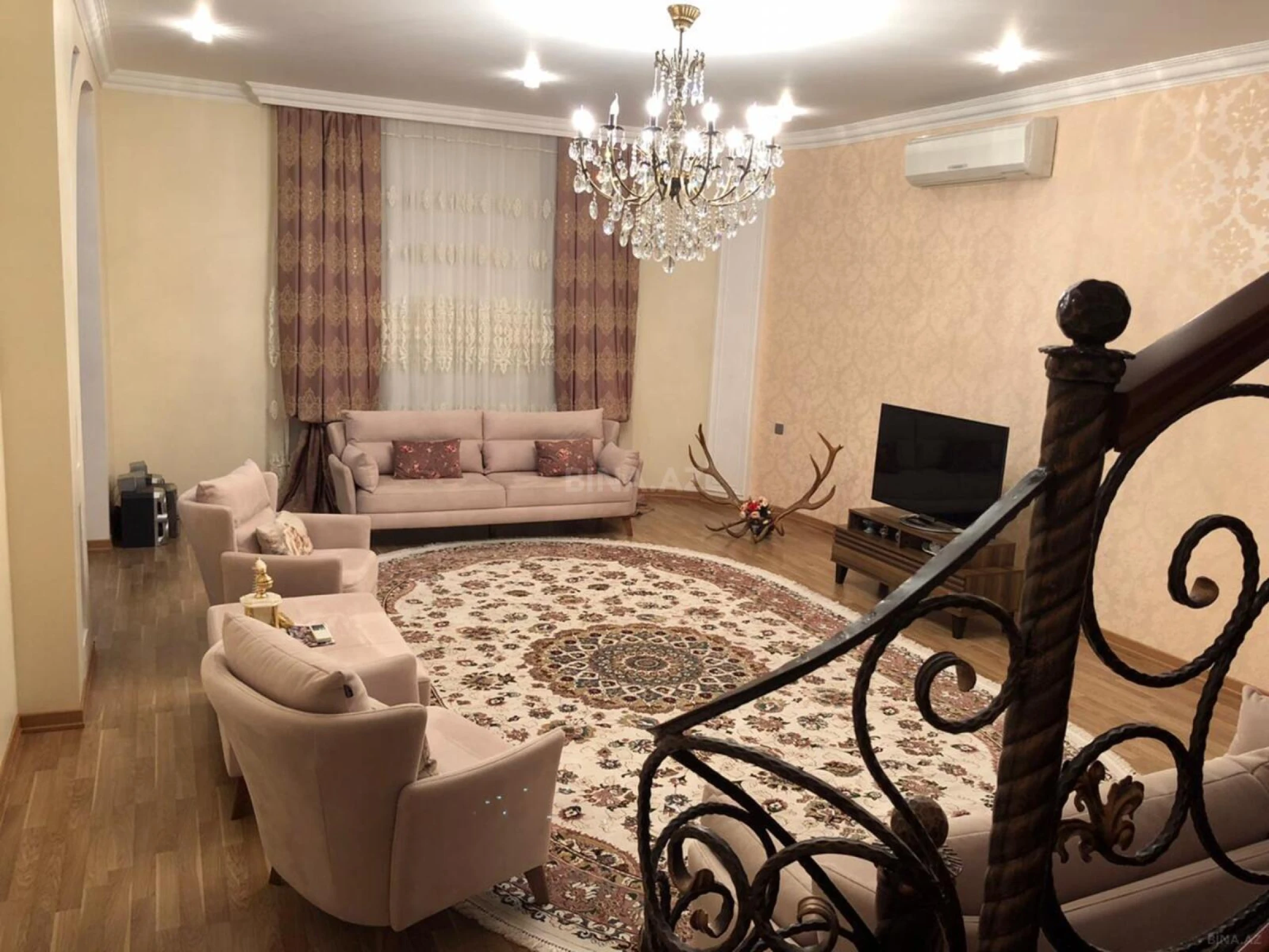 Satılır 6 otaqlı həyət evi 450 m²