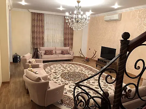 Satılır 6 otaqlı həyət evi 450 m²