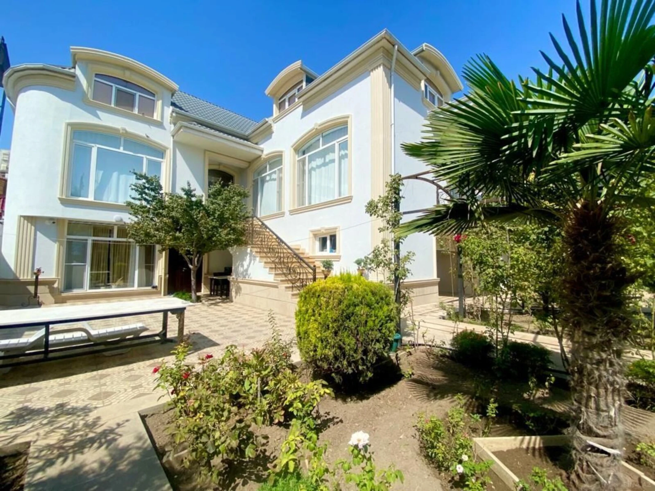 Satılır 6 otaqlı həyət evi 450 m²