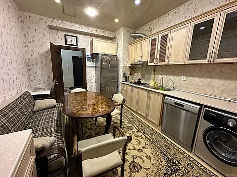 Satılır 3 otaqlı mənzil 125 m²