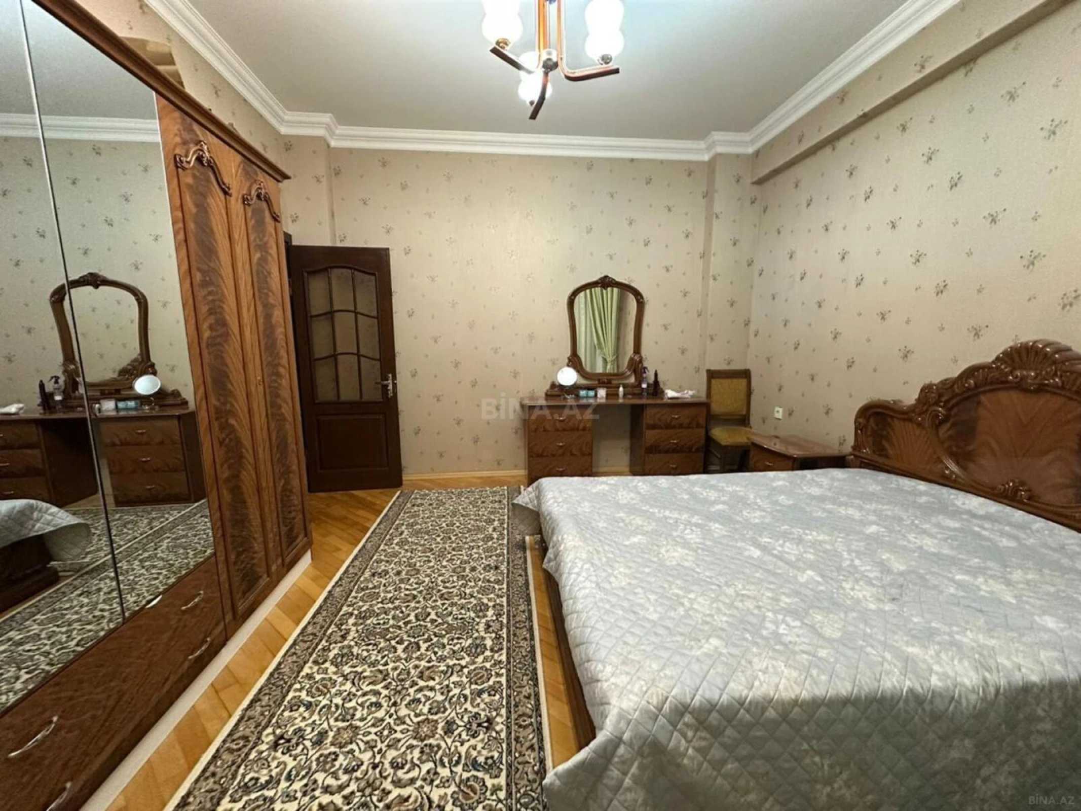 Satılır 3 otaqlı mənzil 125 m²