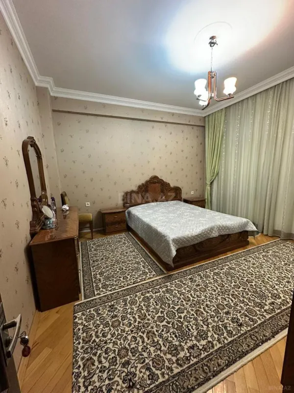Satılır 3 otaqlı mənzil 125 m²