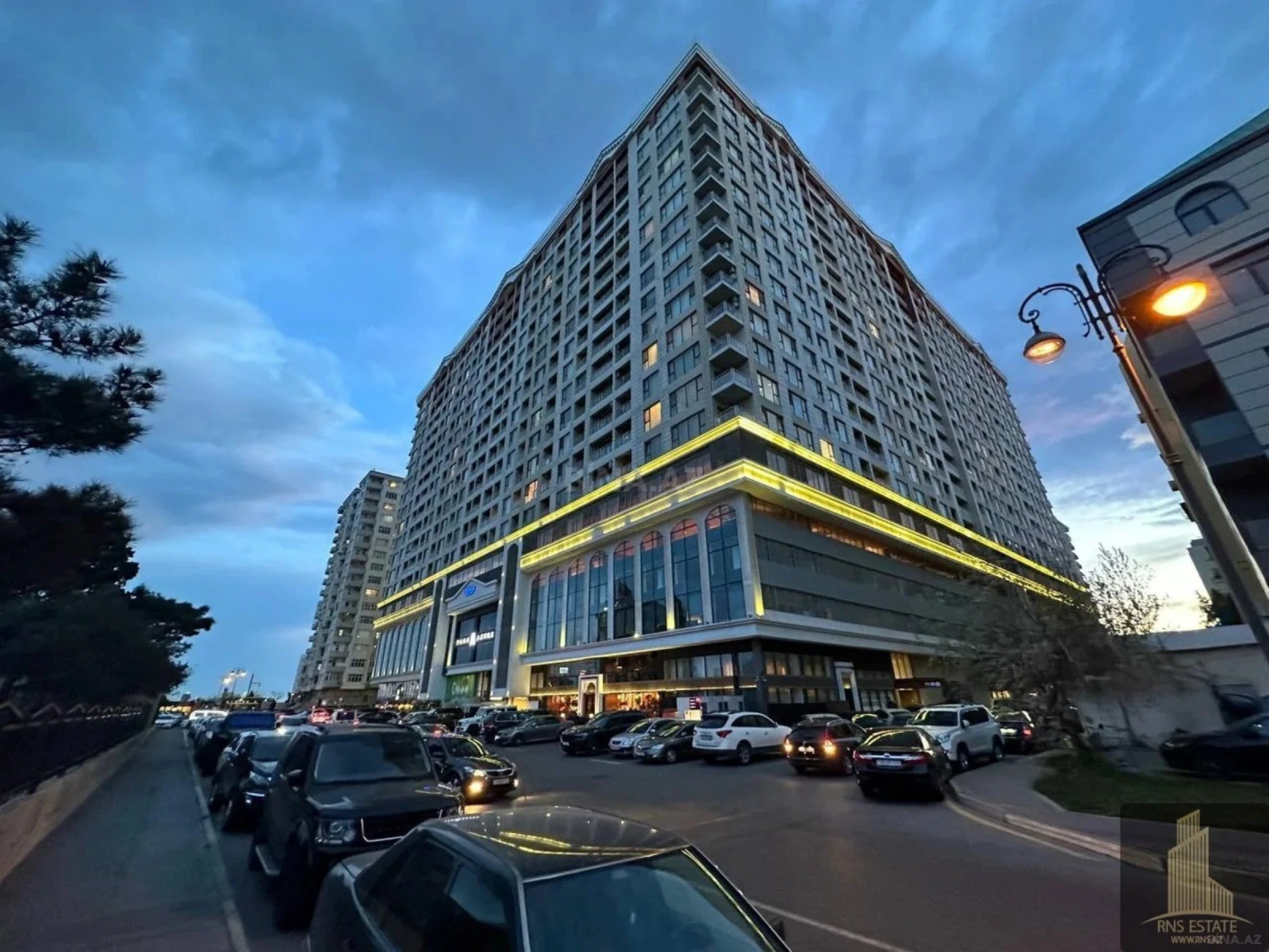 Satılır 4 otaqlı mənzil 185 m²