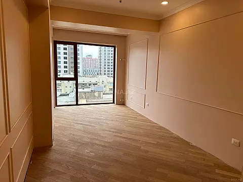Satılır 4 otaqlı mənzil 185 m²