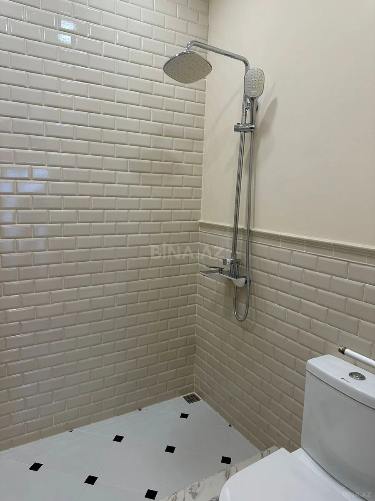Satılır 4 otaqlı mənzil 185 m²