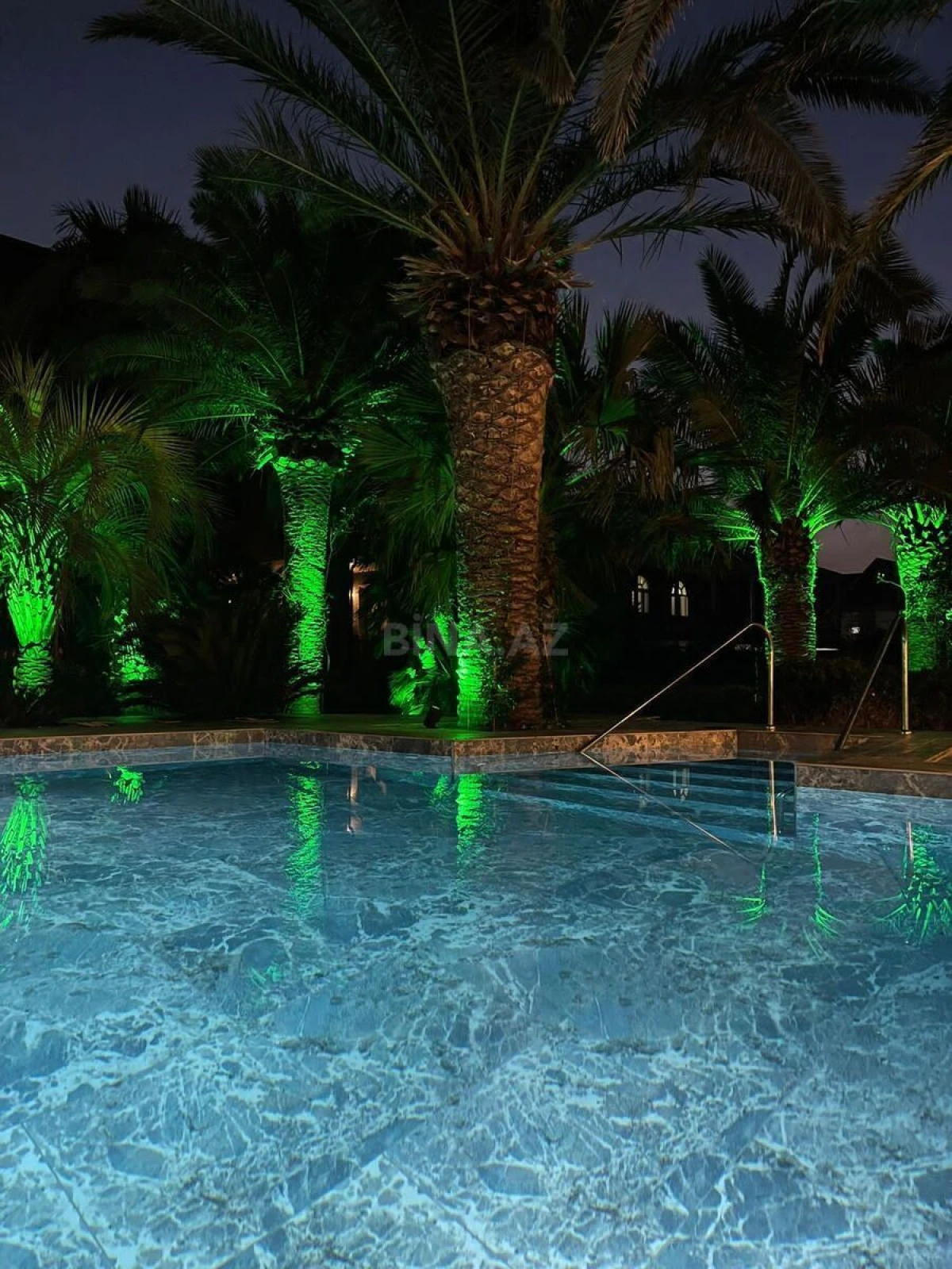 Kirayə verilir 7 otaqlı həyət evi 360 m²