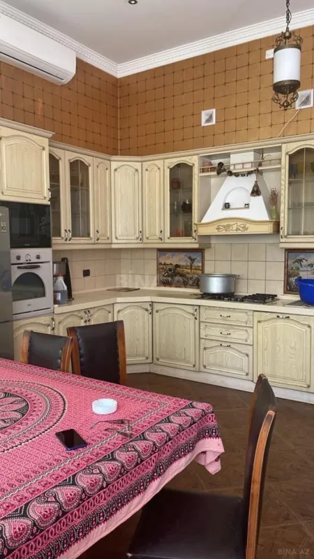 Kirayə verilir 7 otaqlı həyət evi 360 m²