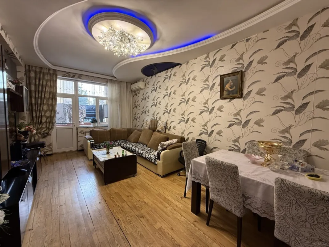 Satılır 2 otaqlı mənzil 92 m²