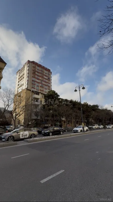 Satılır 2 otaqlı mənzil 92 m²