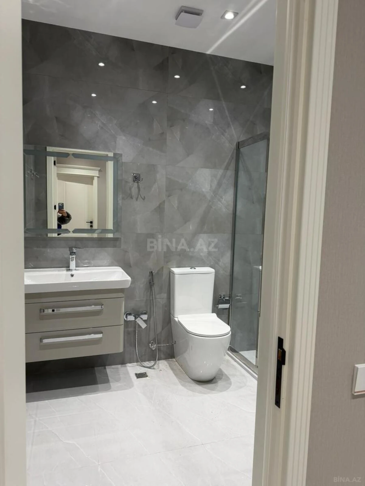 Satılır 3 otaqlı həyət evi 180 m²