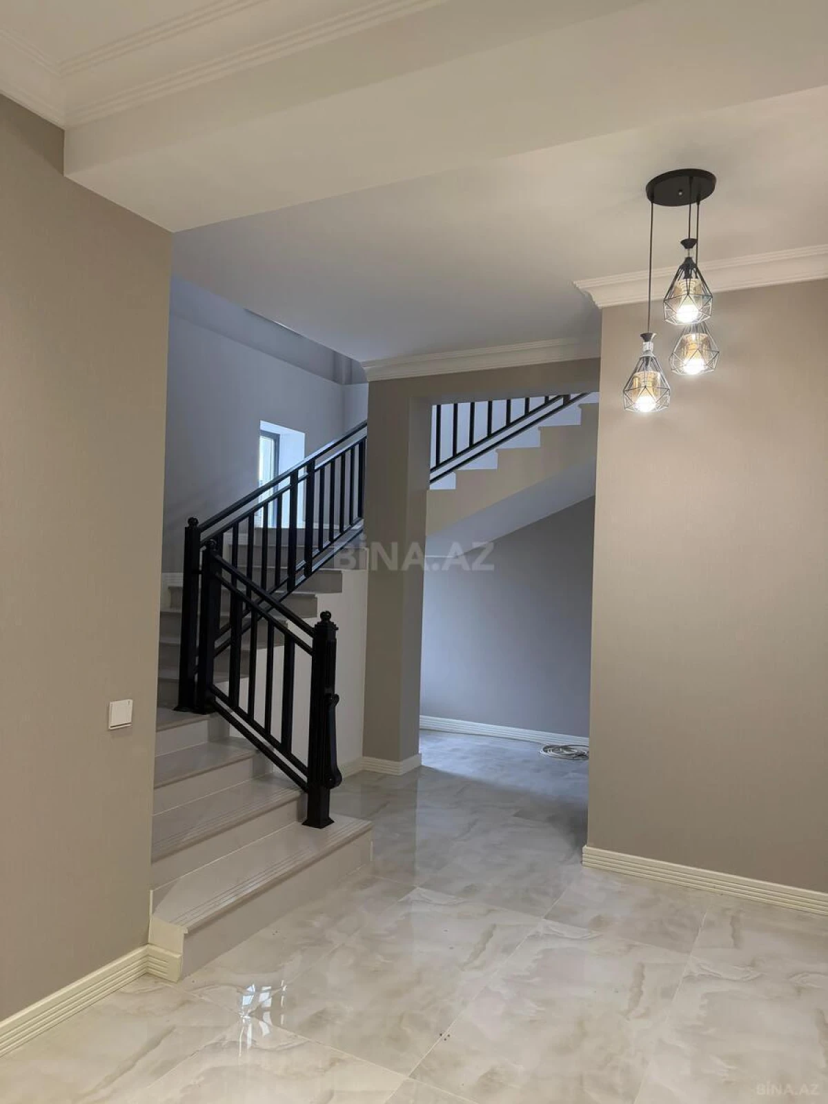 Satılır 3 otaqlı həyət evi 180 m²