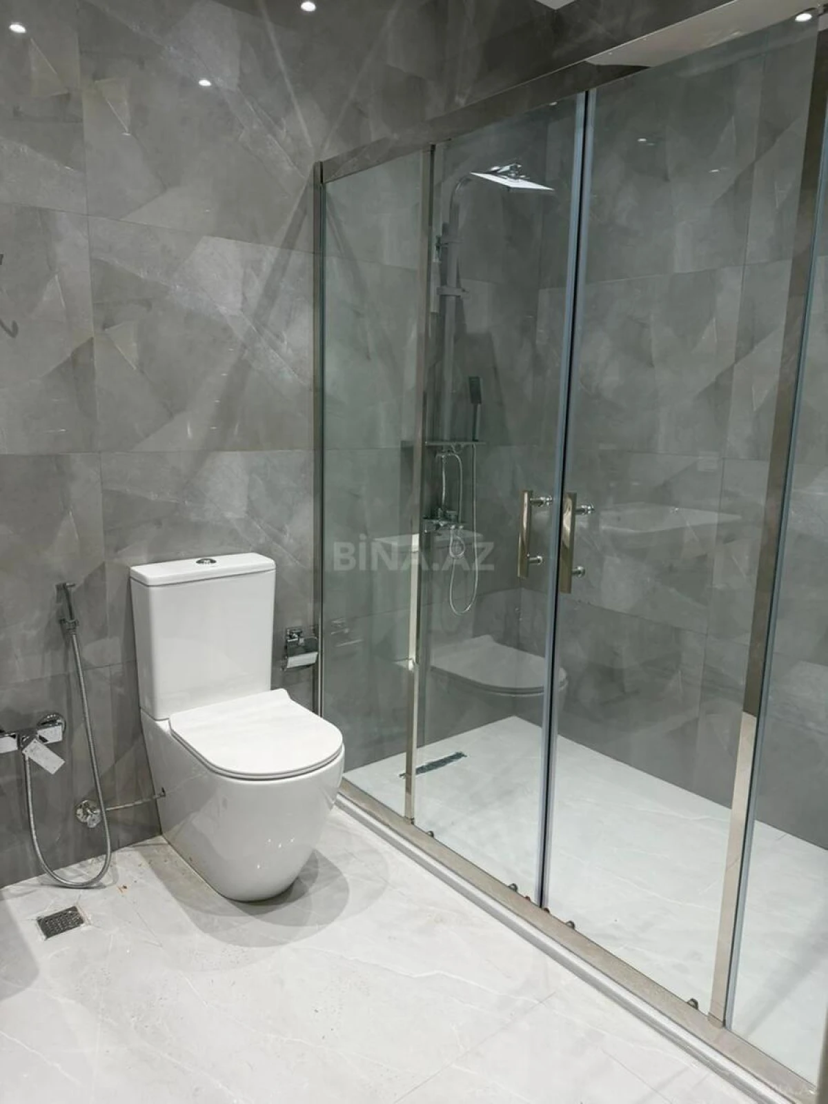 Satılır 3 otaqlı həyət evi 180 m²