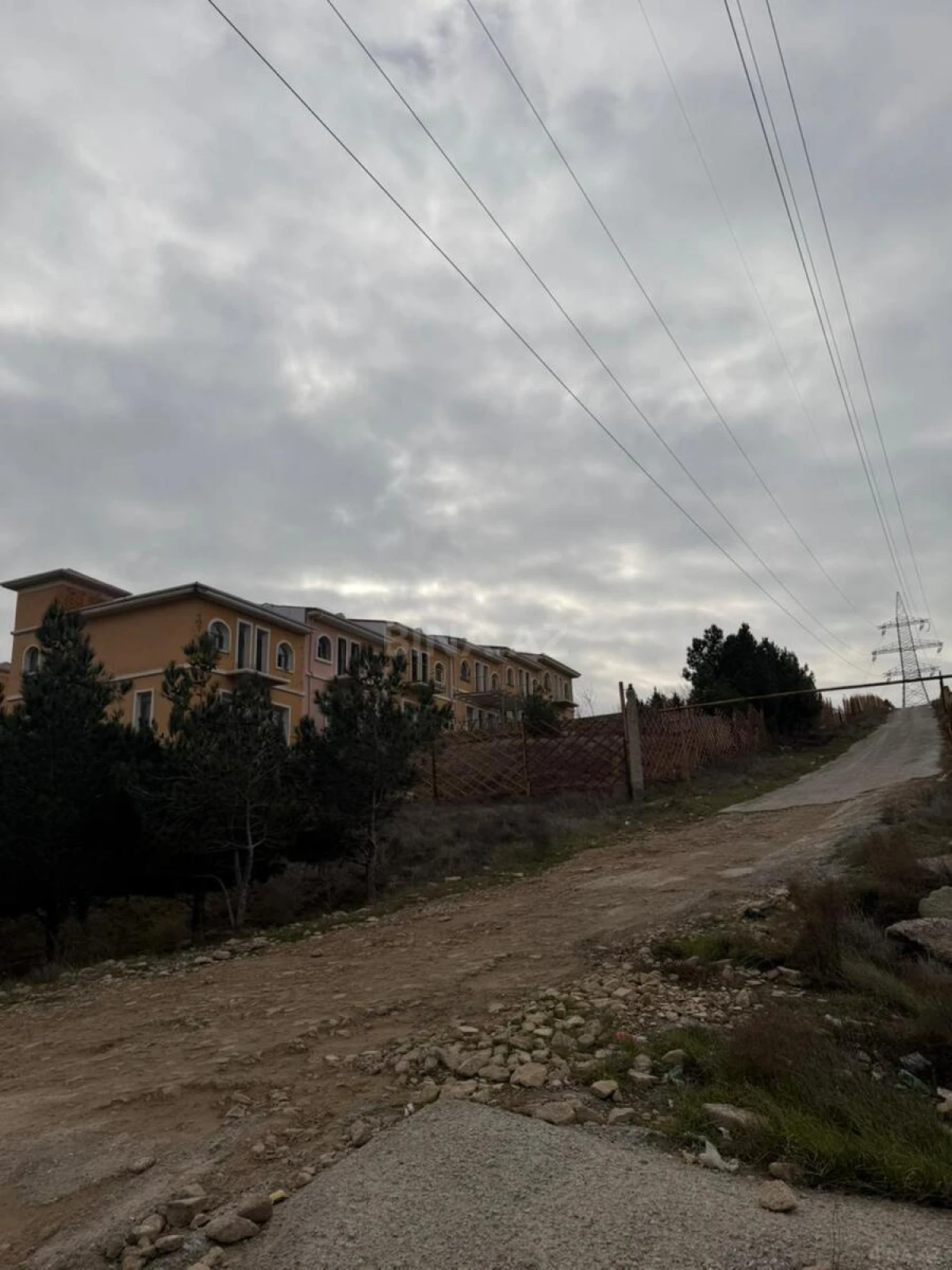 Satılır 3 otaqlı həyət evi 180 m²