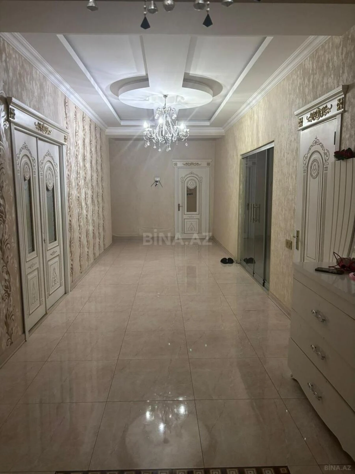 Kirayə verilir 3 otaqlı mənzil 163 m²