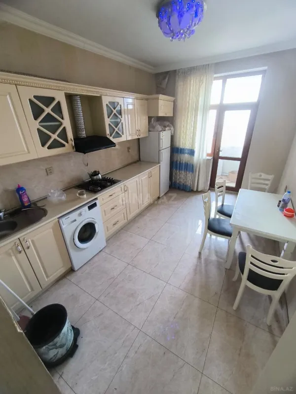 Kirayə verilir 3 otaqlı mənzil 163 m²