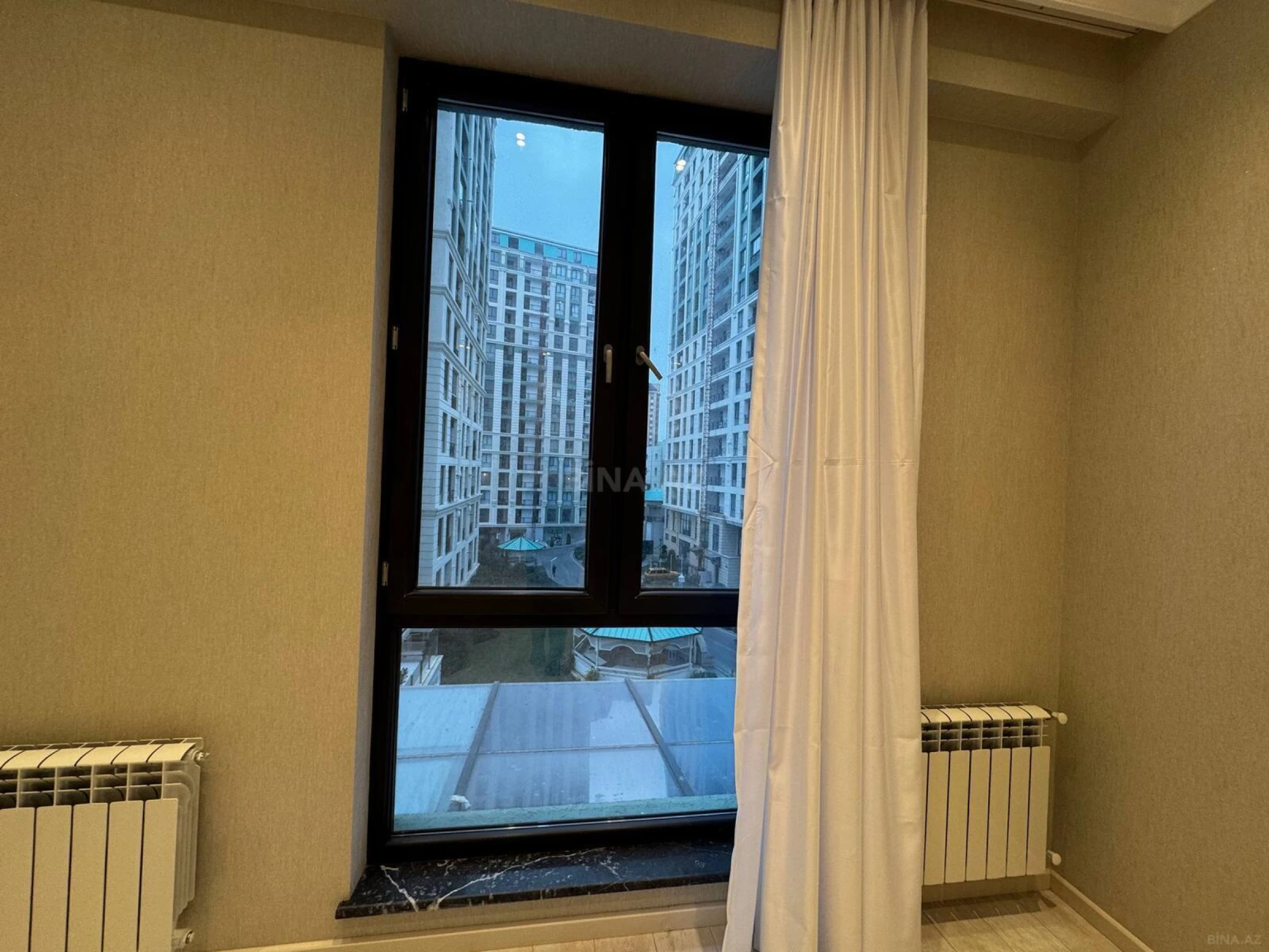 Kirayə verilir 3 otaqlı mənzil 144 m²