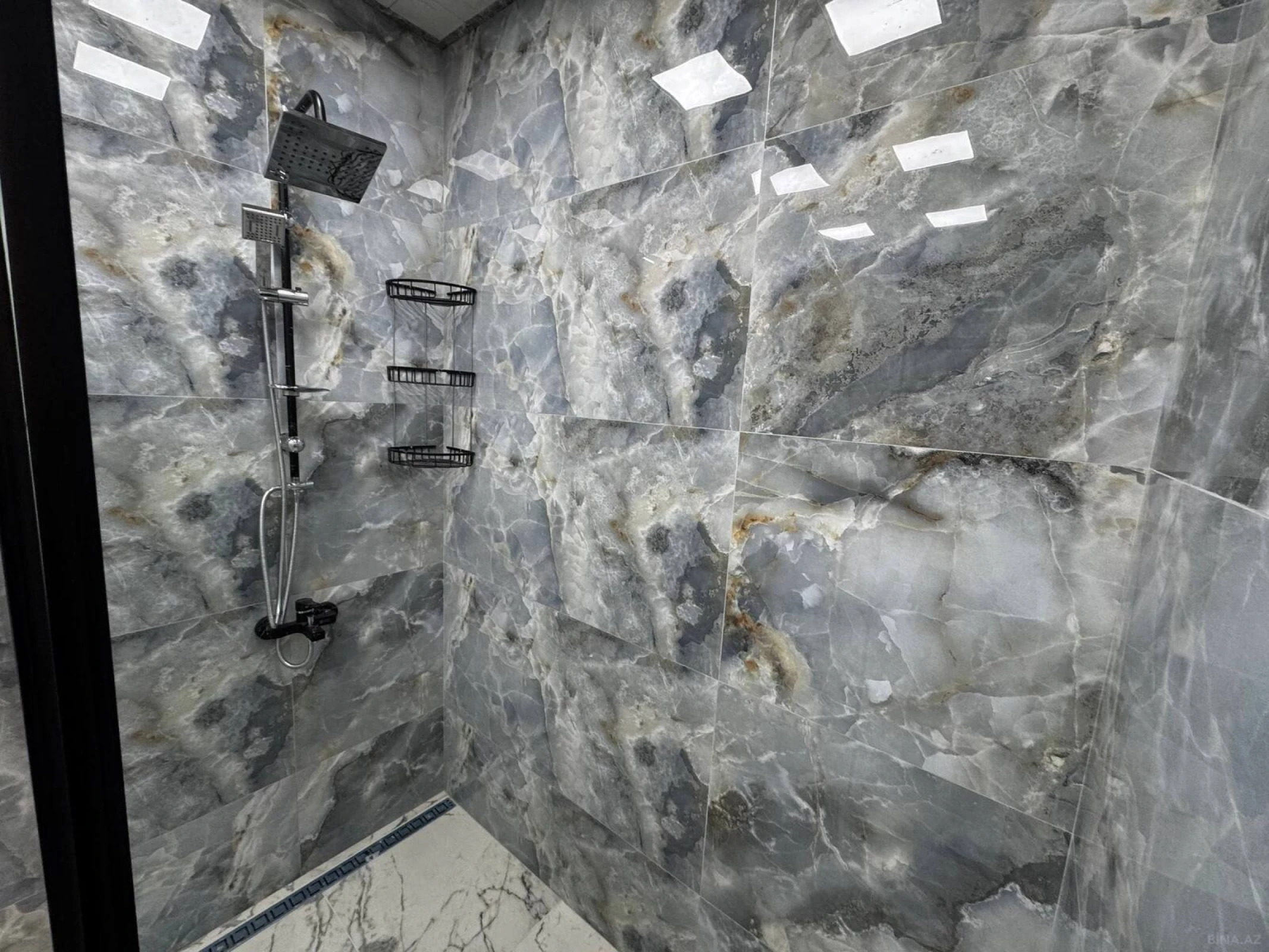 Kirayə verilir 3 otaqlı mənzil 144 m²