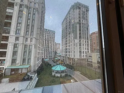 Kirayə verilir 3 otaqlı mənzil 144 m²